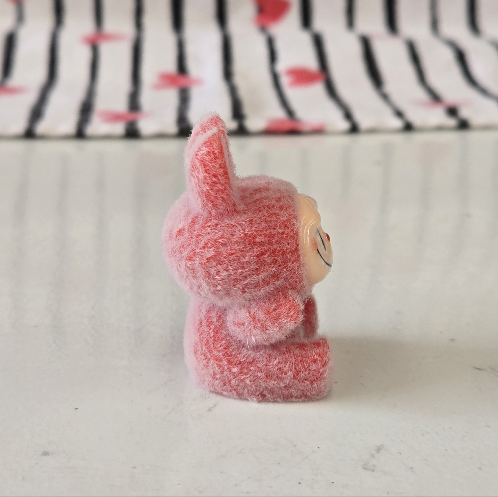 🍒🍒 Red Fuzzy Labubu Mini Figurine - Picture 5 of 6